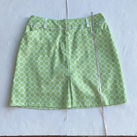 Tail golf skort, skirt w/ attached shorts, lime green & white print. Size 4 - Picture 5 of 10